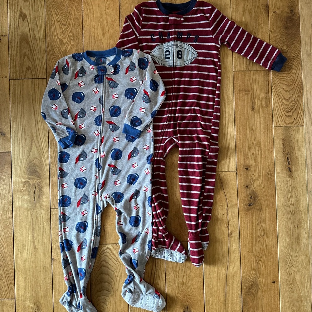 Kids pajamas - Carter’s footie fleece 4T